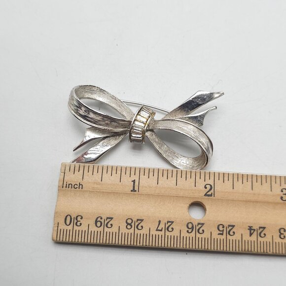 Vintage Pell Silver Bow Brooch With Baguette Crystal Accent - Picture 5 of 5